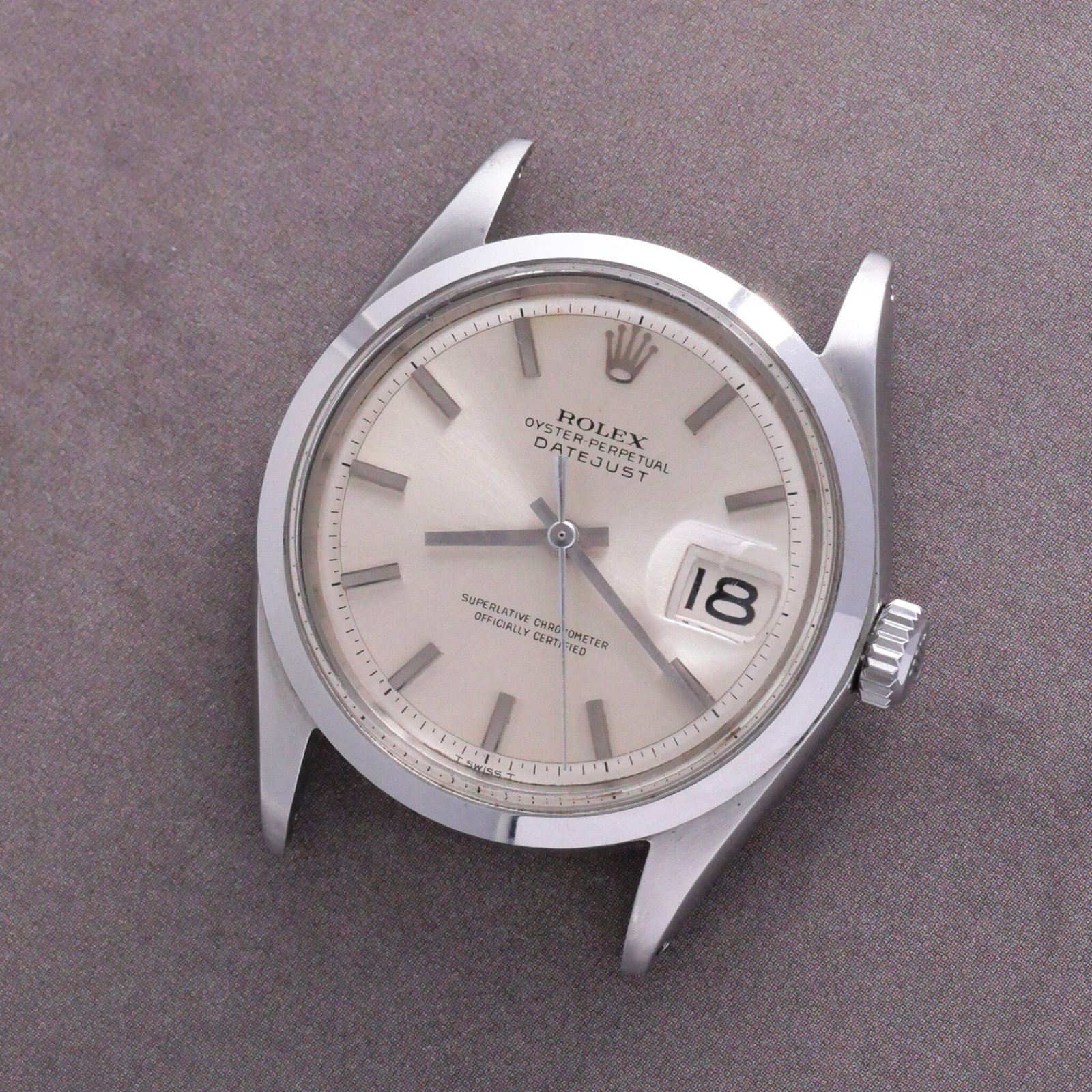 1600:8